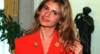 Debora Caprioglio, ricordate l’icona sexy anni ’80? Ecco cosa fa oggi la musa di Tinto Brass