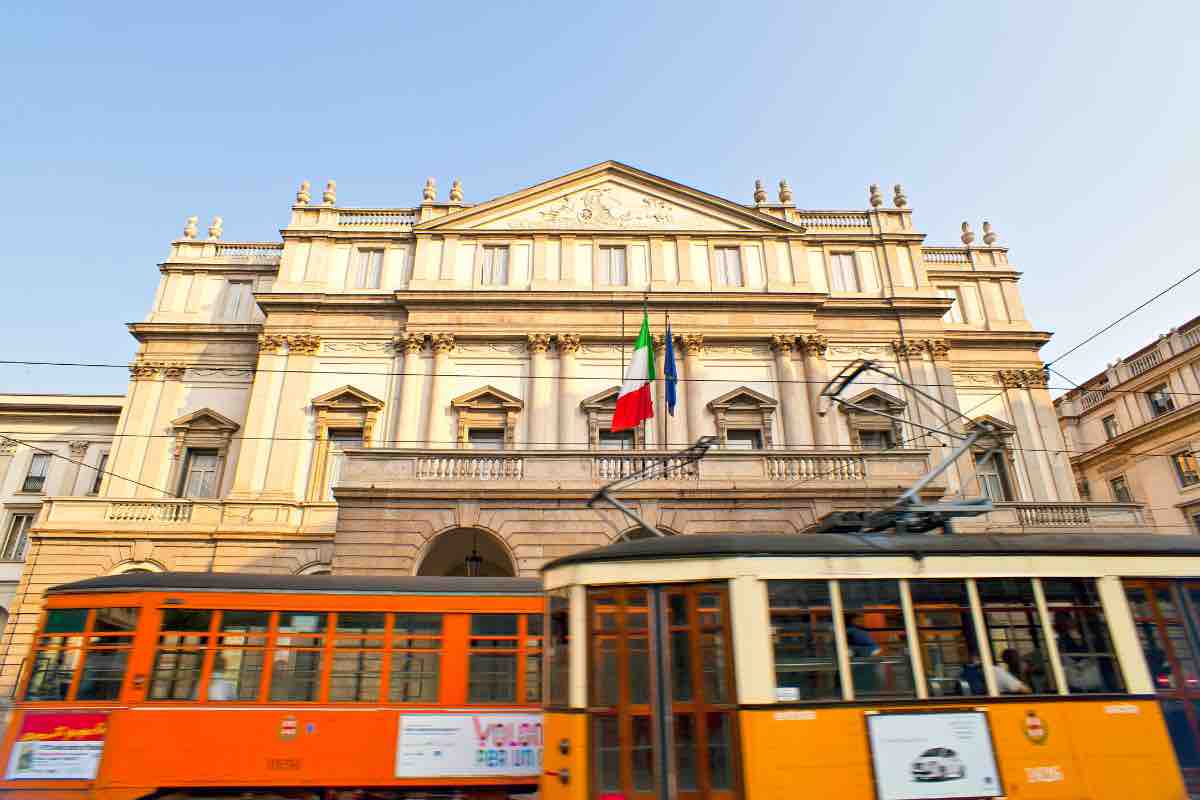 Tram a Milano sotto la Scala