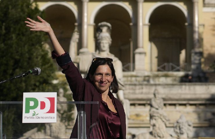 Schlein durante la manifestazione del PD in piazza del Popolo, a Roma 