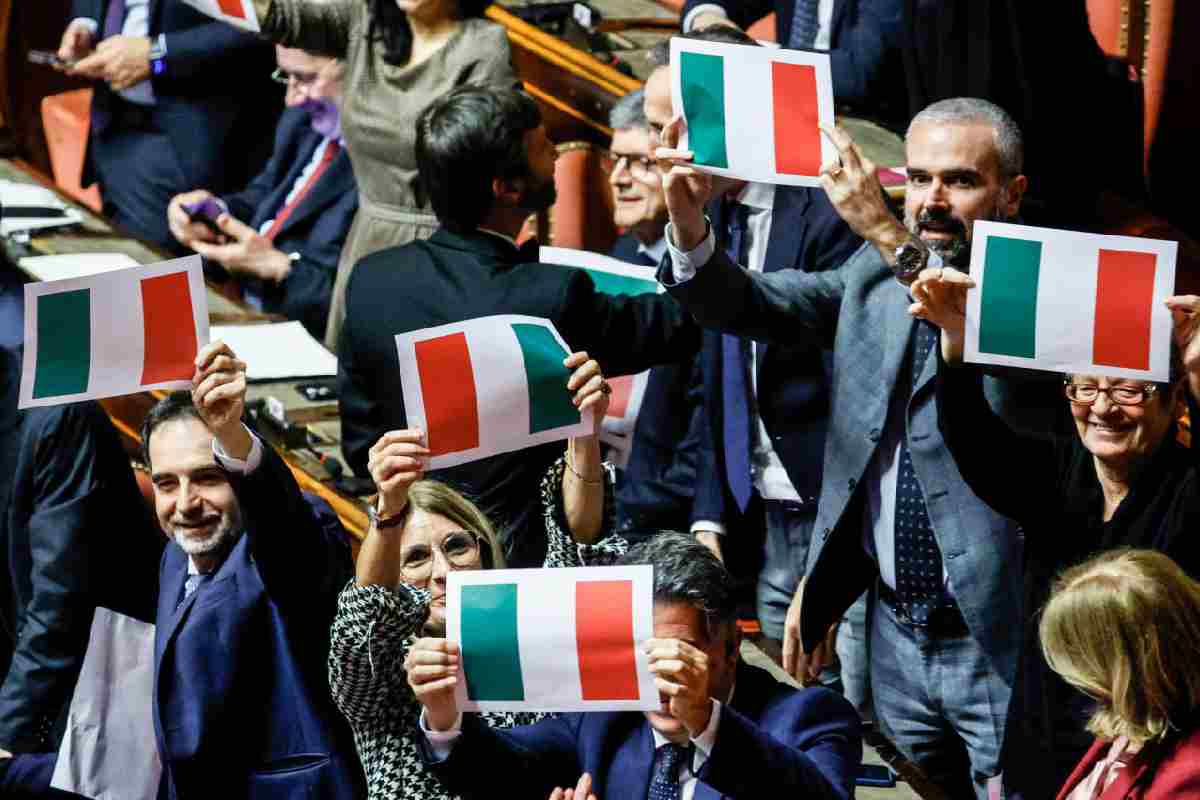 Proteste in Senato dopo il sì al ddl sull'autonomia differenziata