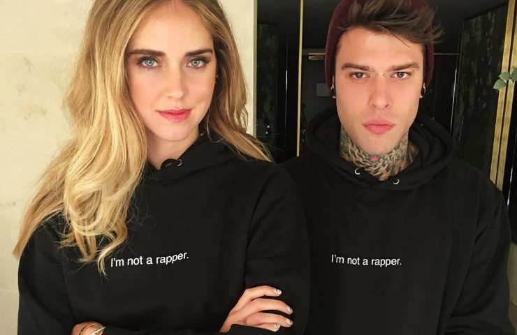 Chiara Ferragni e Fedez in posa