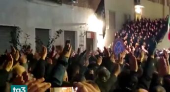 Acca Larentia, via la croce celtica e stop alla parata coi saluti romani