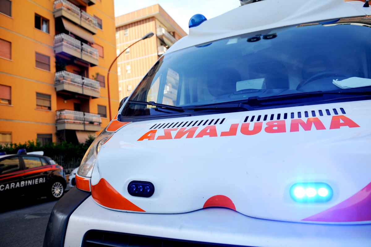 Ambulanza e carabinieri