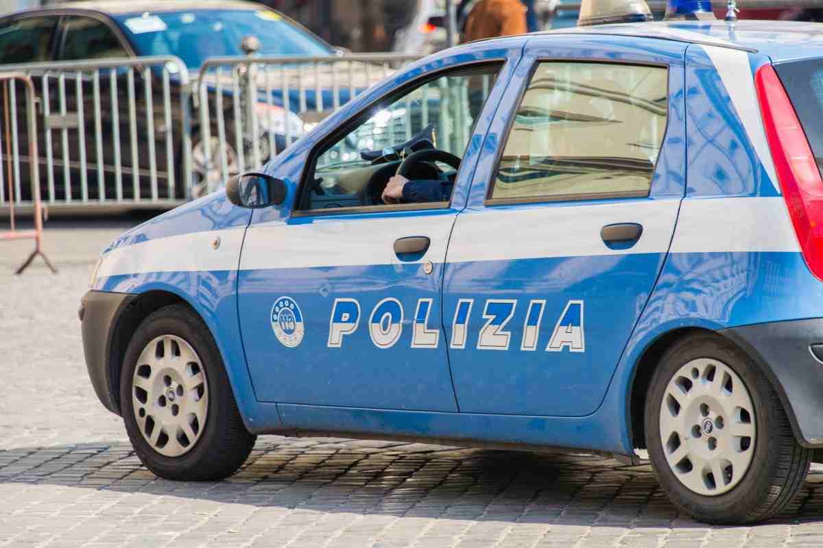 Polizia pattuglia le strade della città